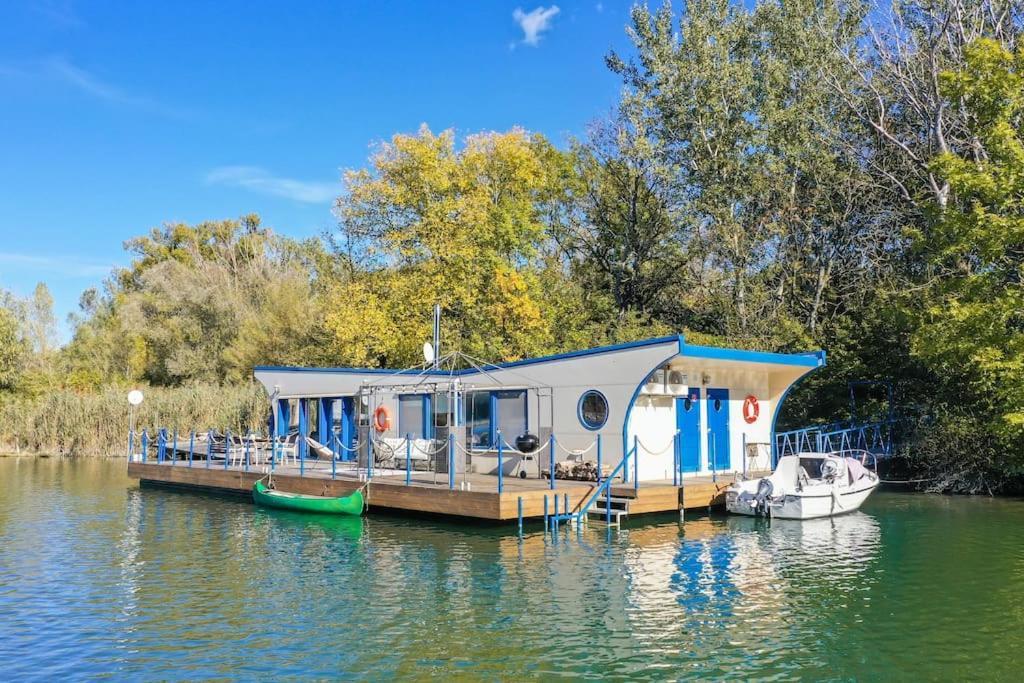 Ocarujuci Houseboat Na Dunaji Братислава Экстерьер фото