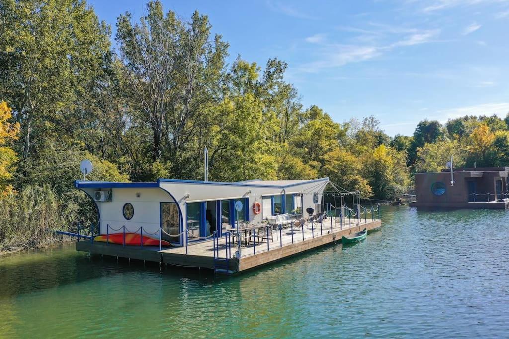 Ocarujuci Houseboat Na Dunaji Братислава Экстерьер фото