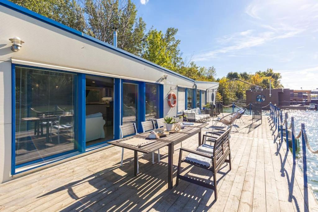 Ocarujuci Houseboat Na Dunaji Братислава Экстерьер фото